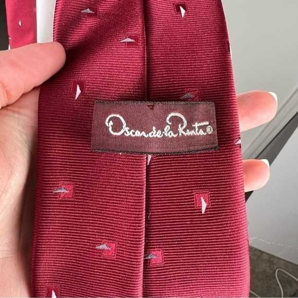 Oscar de la Renta Tie Mens Maroon Silk Embroidered Pattern Tie - Picture 2 of 6